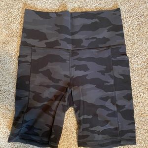 Camo stash salutation bike shorts